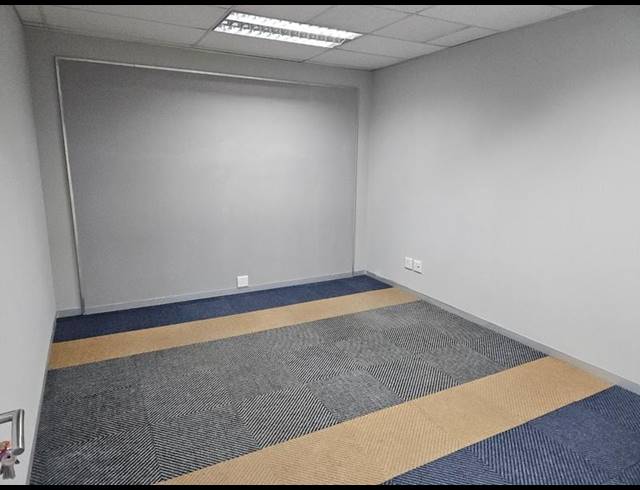 BUSINESS PROPERTY TO RENT IN WOODMEAD